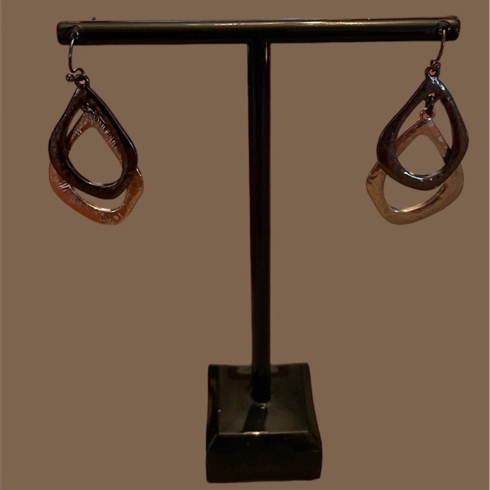 Liz Claiborne Black & Silver Metal Textured Earrings.  NBW